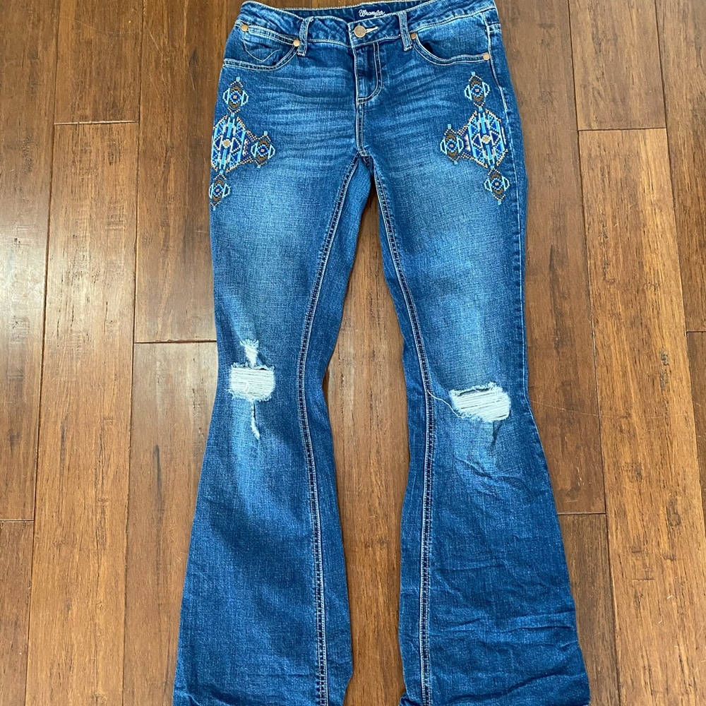 Wrangler Medium Wash Distressed Boot Cut